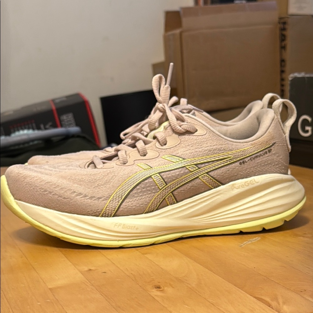 Asics gel-Cumulus 27 women size 8 wide